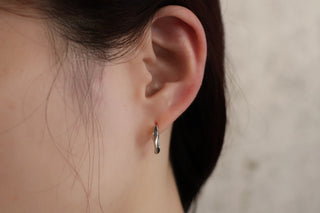 イートミー（Eat Me）Sピアス