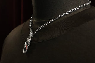 喜平（KIHEI)アラベスクリーフ【2連、表面ガーネット8石、裏面プレーン、リバーシブル】ペンダント